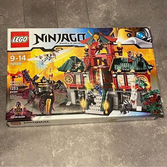 Lego 70728 Ninjago set only first bag opened. Complete. Box very damaged - Picture 1 of 8